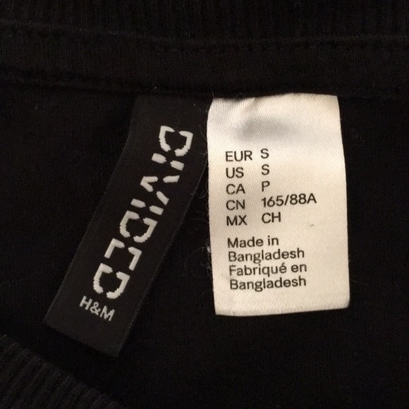 I have too many clothes. - Picture 3 of 4